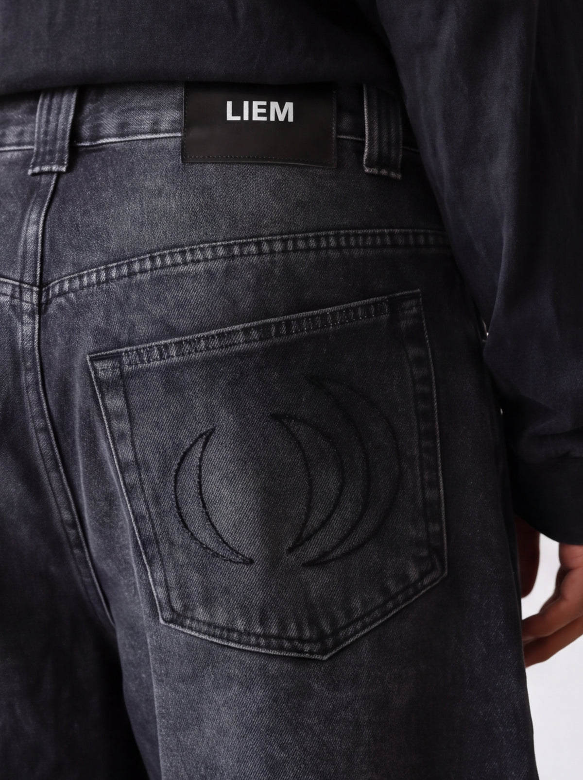 Cut-Off Denim Noir 01
